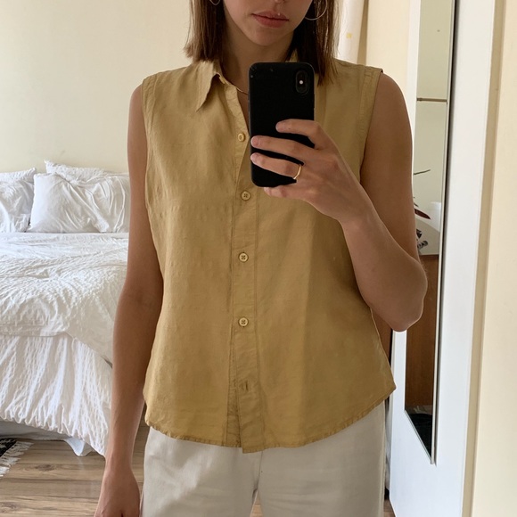 Vintage Gap yellow/gold sleeveless button down - Picture 3 of 5